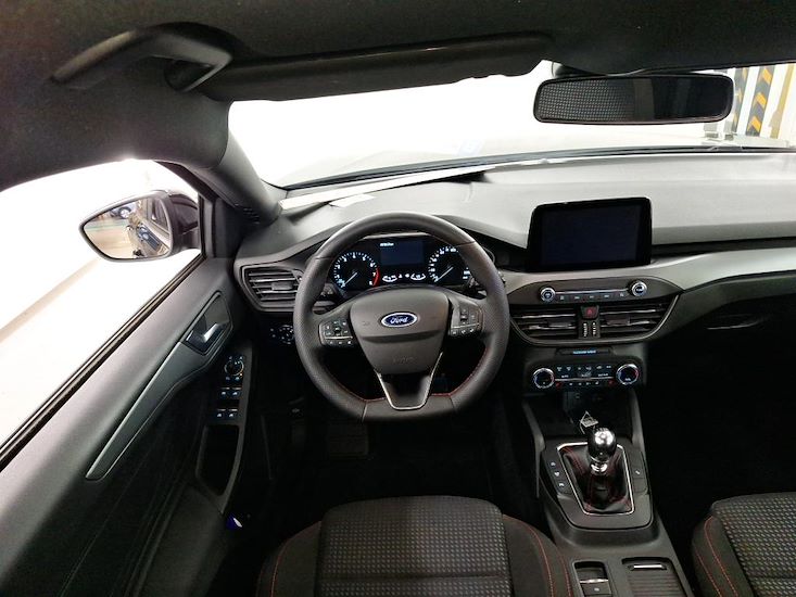 Ford Focus — photo 8