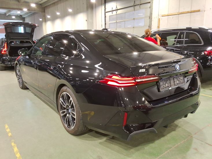 Bmw I5 — photo 2