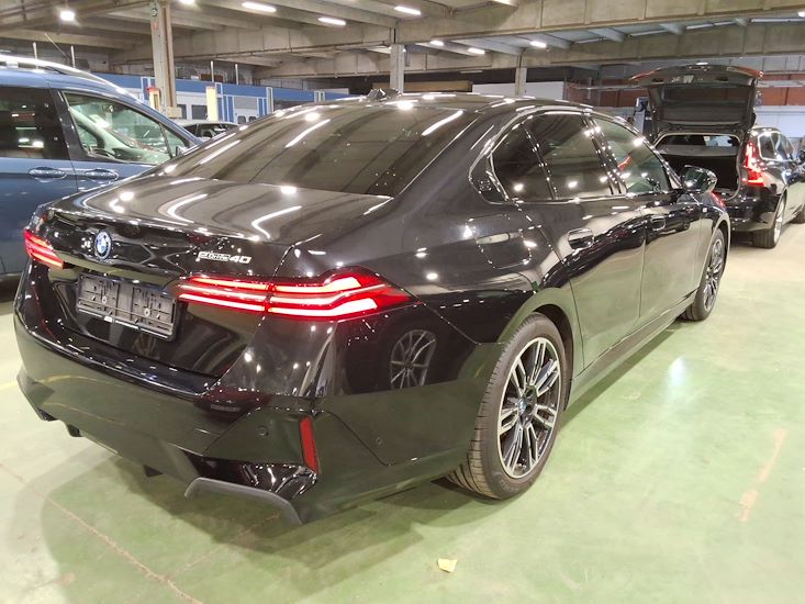 Bmw I5 — photo 4