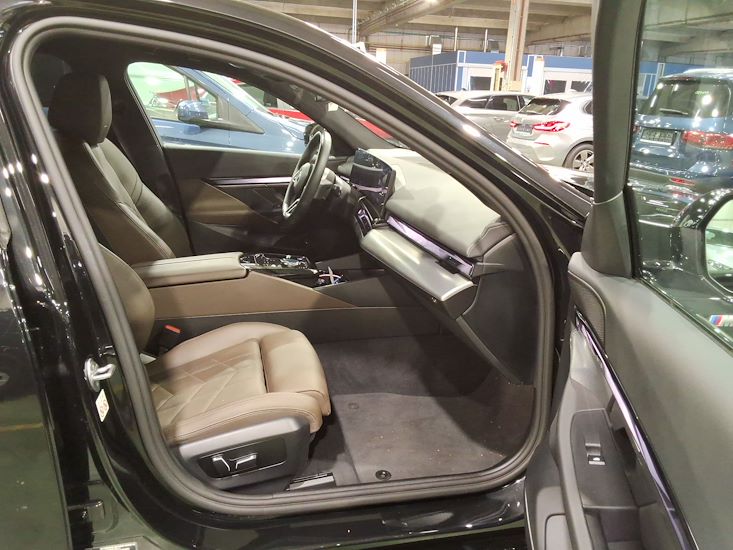 Bmw I5 — photo 7