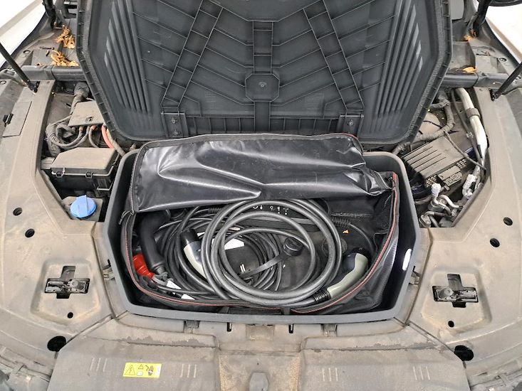 Audi E-Tron — photo 12