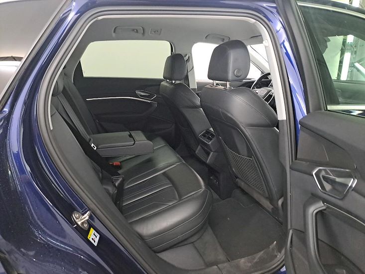Audi E-Tron — photo 6
