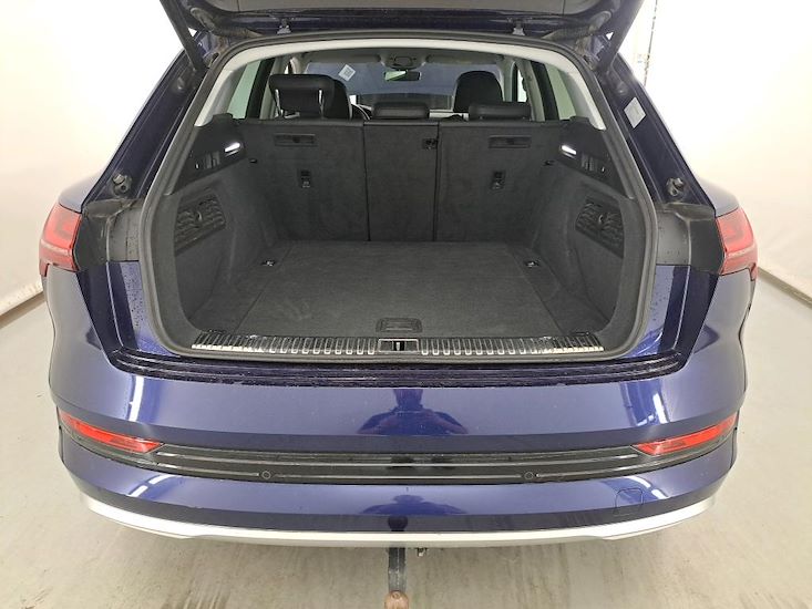 Audi E-Tron — photo 7