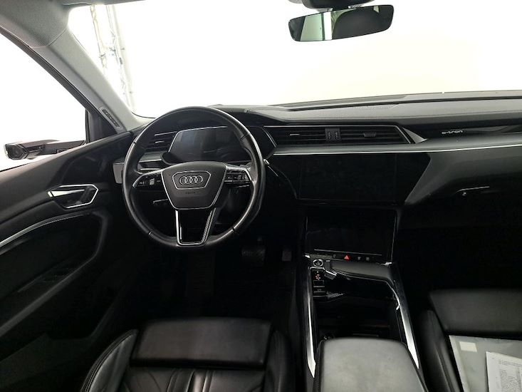 Audi E-Tron — photo 8