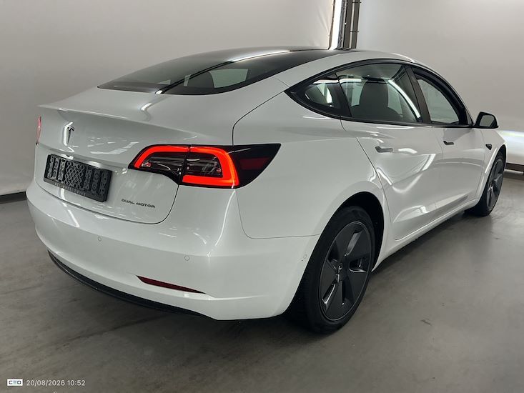 Tesla Model 3 — photo 4