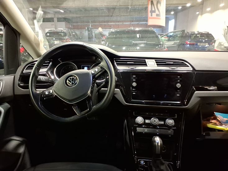 Volkswagen Touran — photo 6