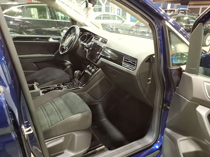 Volkswagen Touran — photo 7