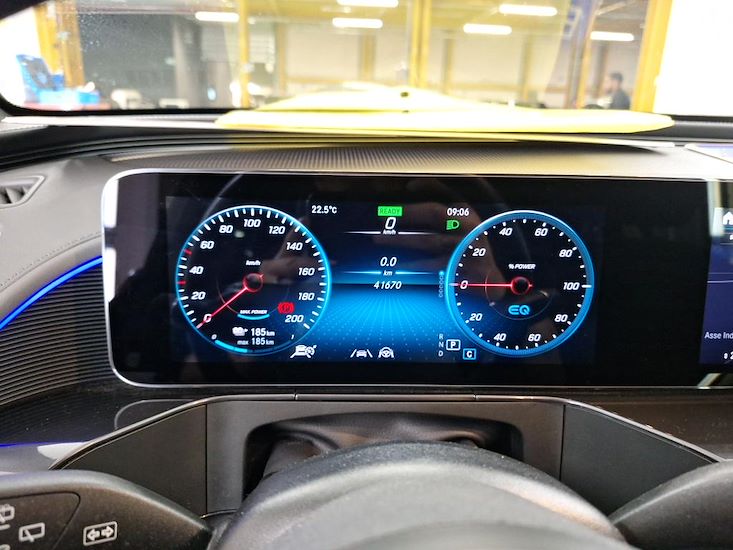Mercedes-Benz Eqc — photo 10