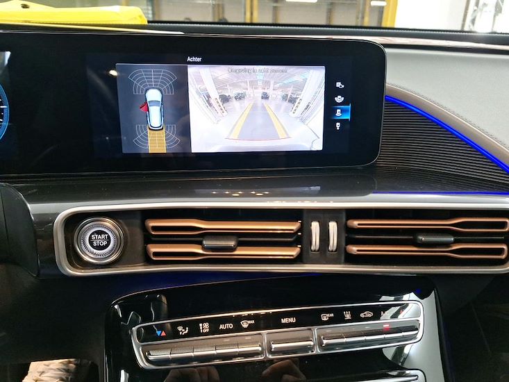 Mercedes-Benz Eqc — photo 11
