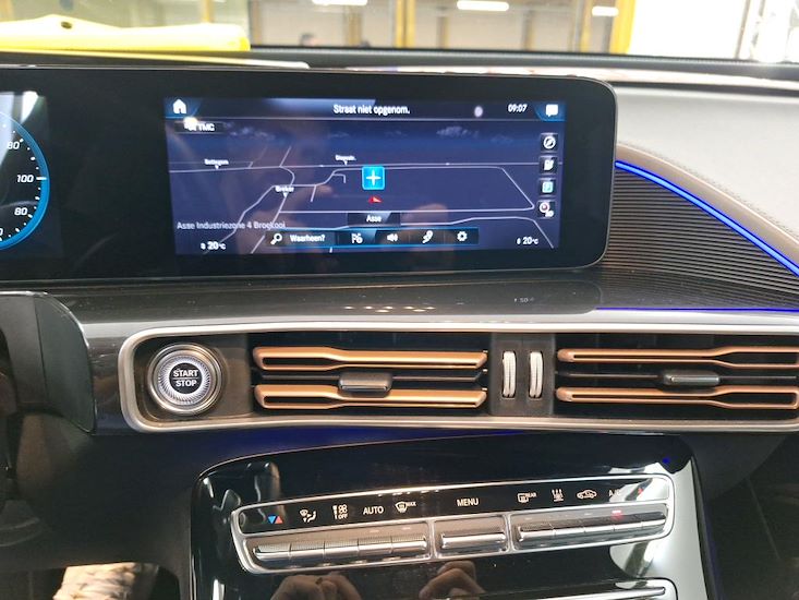 Mercedes-Benz Eqc — photo 9