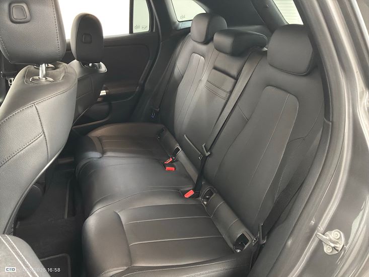 Mercedes-Benz Eqa — photo 10