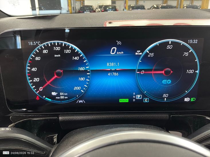 Mercedes-Benz Eqa — photo 7