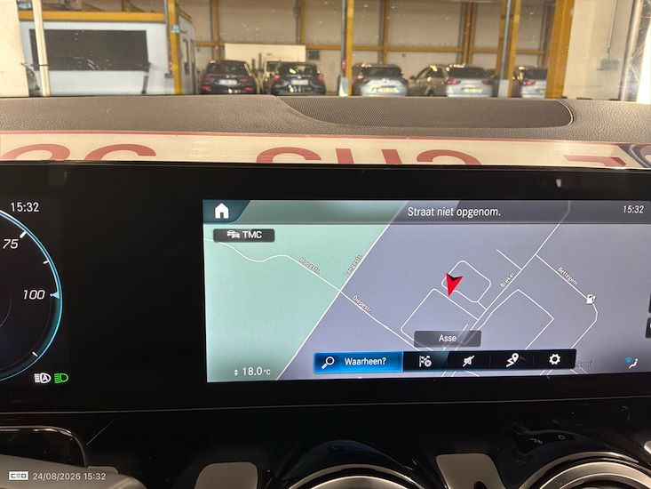 Mercedes-Benz Eqa — photo 8