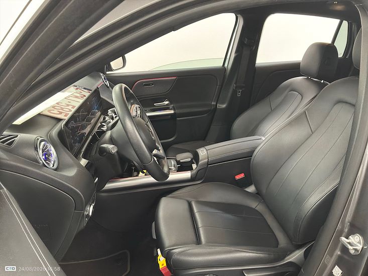 Mercedes-Benz Eqa — photo 9