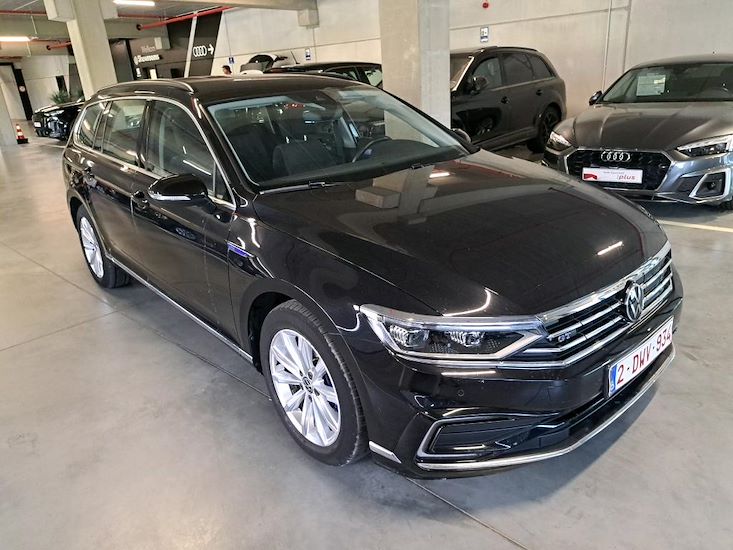 Volkswagen Passat — photo 2
