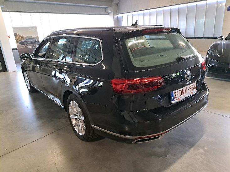 Volkswagen Passat — photo 3