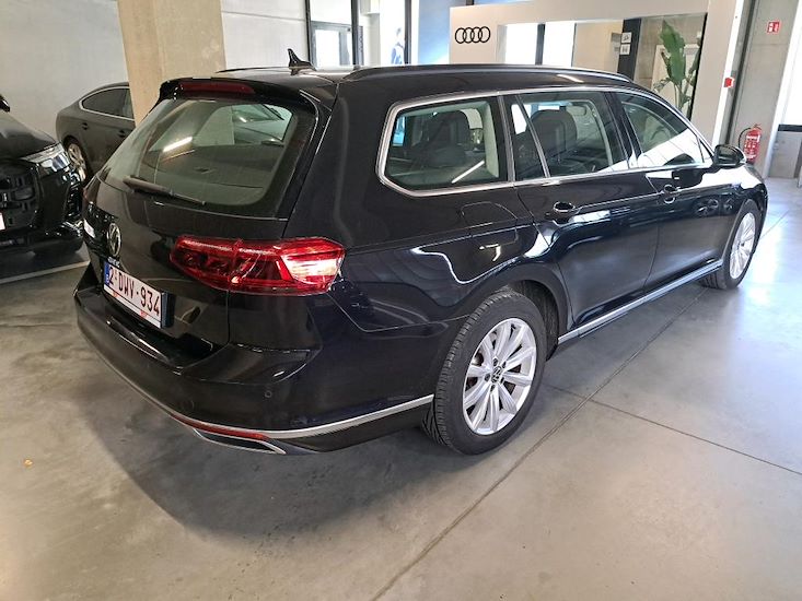 Volkswagen Passat — photo 4