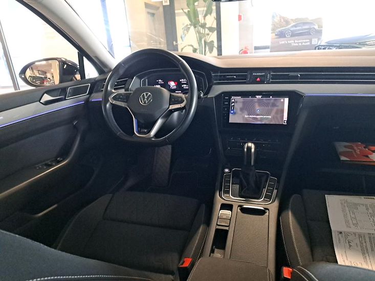 Volkswagen Passat — photo 7