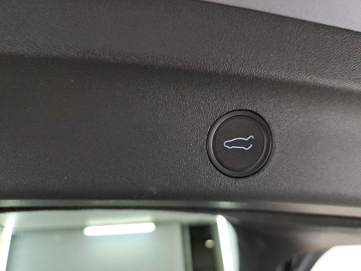 Tesla Model Y — photo 10
