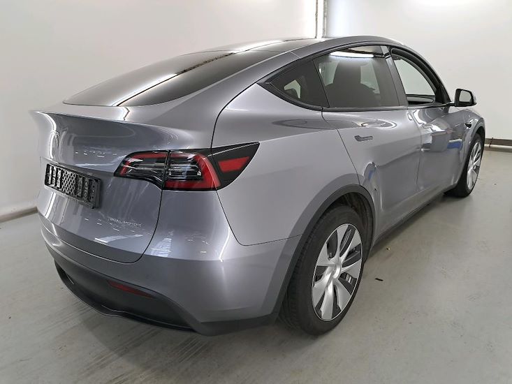 Tesla Model Y — photo 4