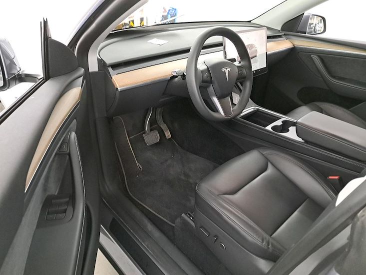 Tesla Model Y — photo 5