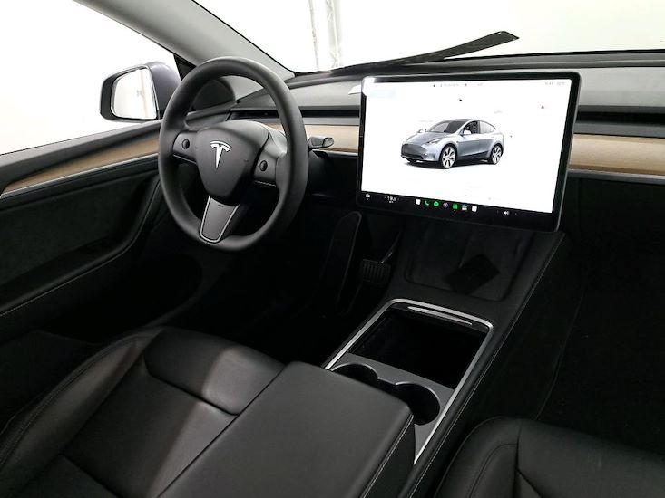 Tesla Model Y — photo 8