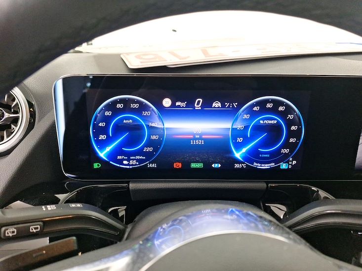 Mercedes-Benz Eqa — photo 10