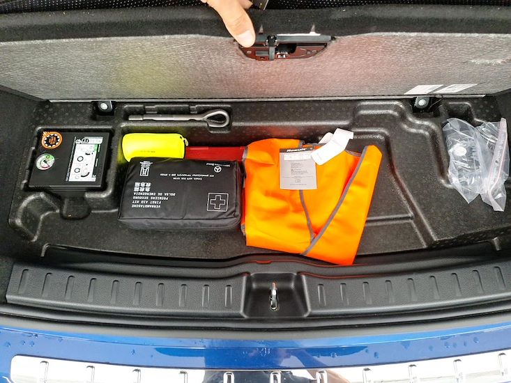 Mercedes-Benz Eqa — photo 11
