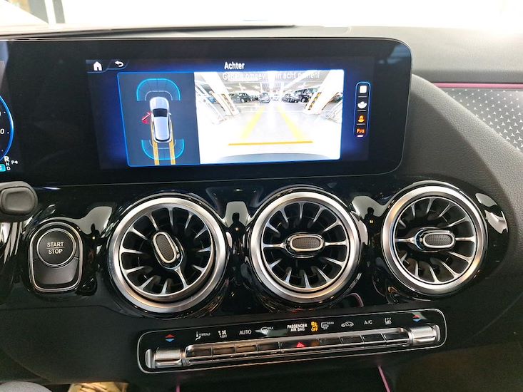 Mercedes-Benz Eqa — photo 12