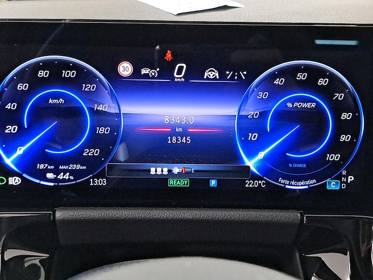 Mercedes-Benz Eqa — photo 10