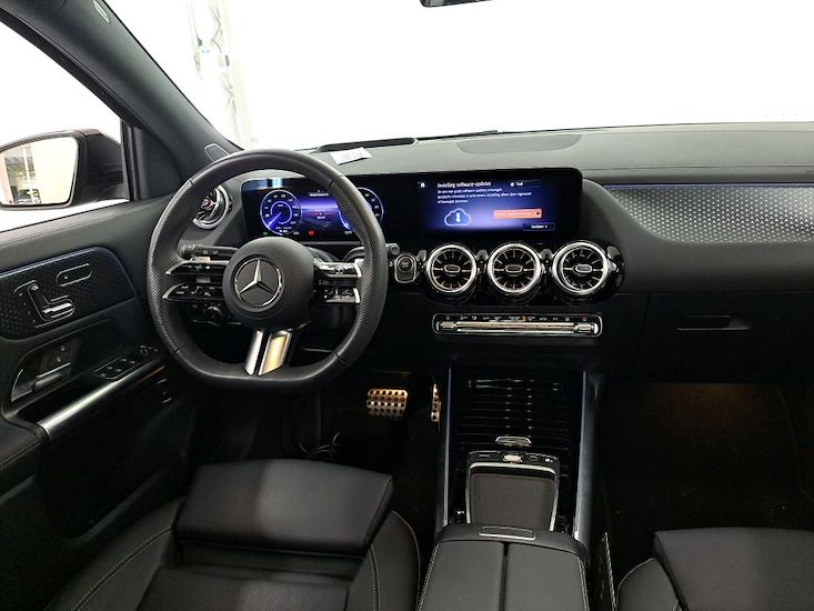 Mercedes-Benz Eqa — photo 8