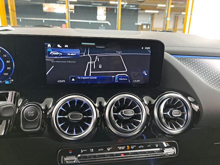Mercedes-Benz Eqa — photo 9