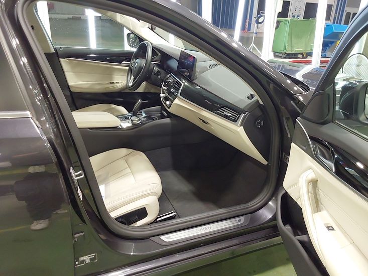 Bmw 5 Series — photo 7