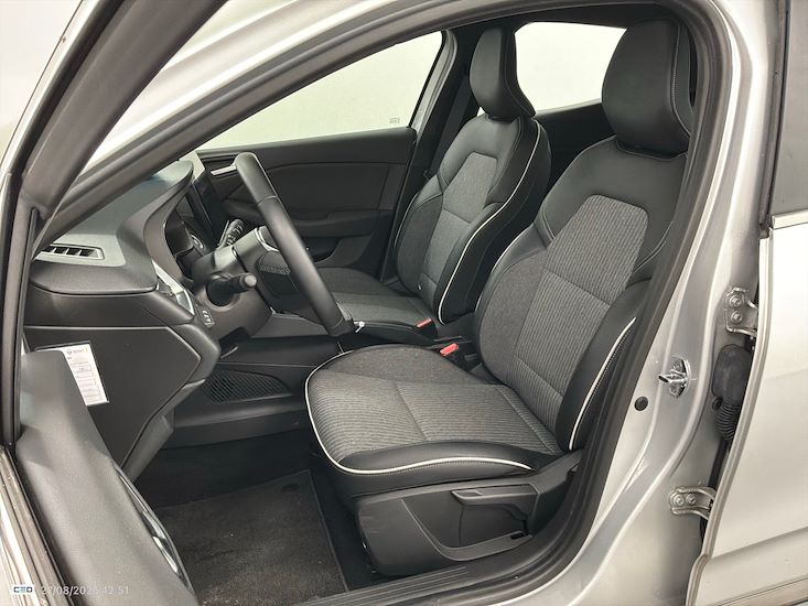 Renault Clio — photo 11