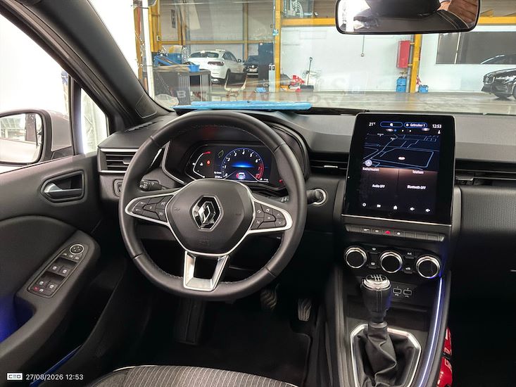 Renault Clio — photo 7