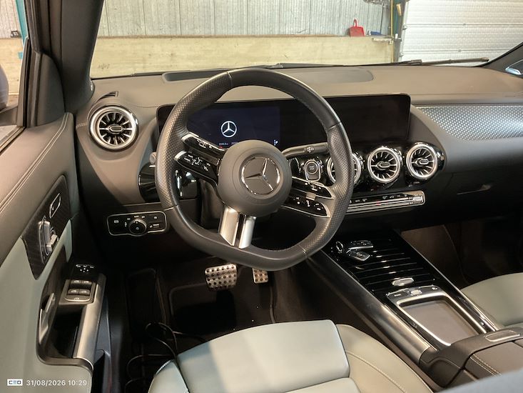 Mercedes-Benz Eqa — photo 7
