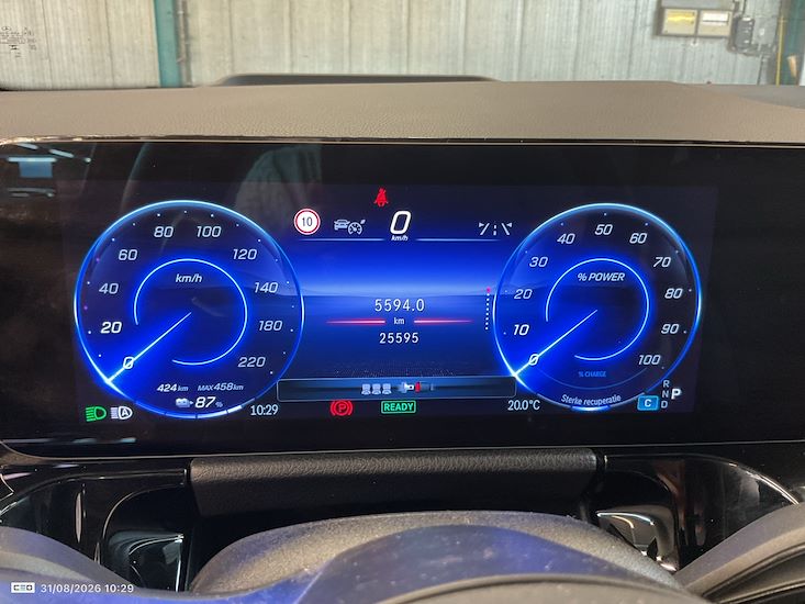 Mercedes-Benz Eqa — photo 8