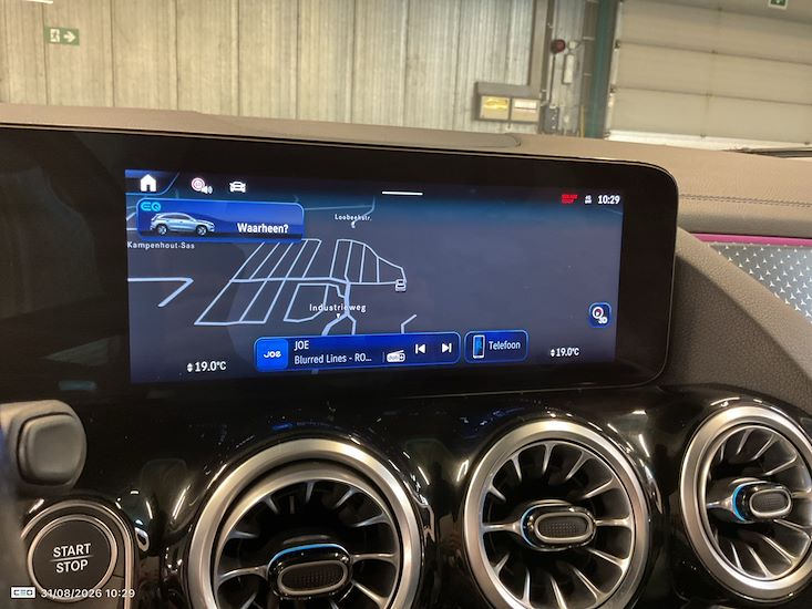 Mercedes-Benz Eqa — photo 9
