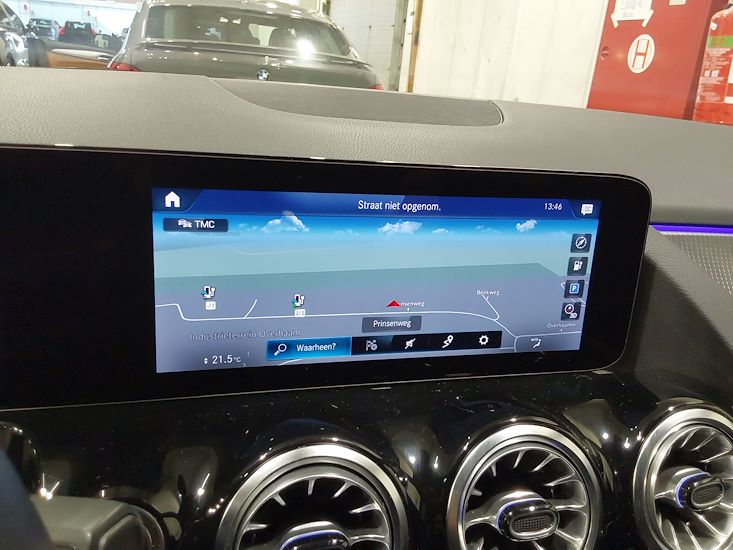Mercedes-Benz Eqa — photo 10
