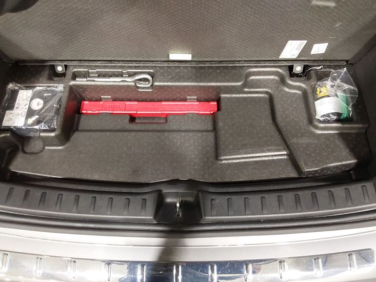Mercedes-Benz Eqa — photo 11