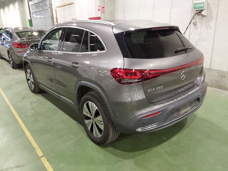 Mercedes-Benz Eqa — photo 2