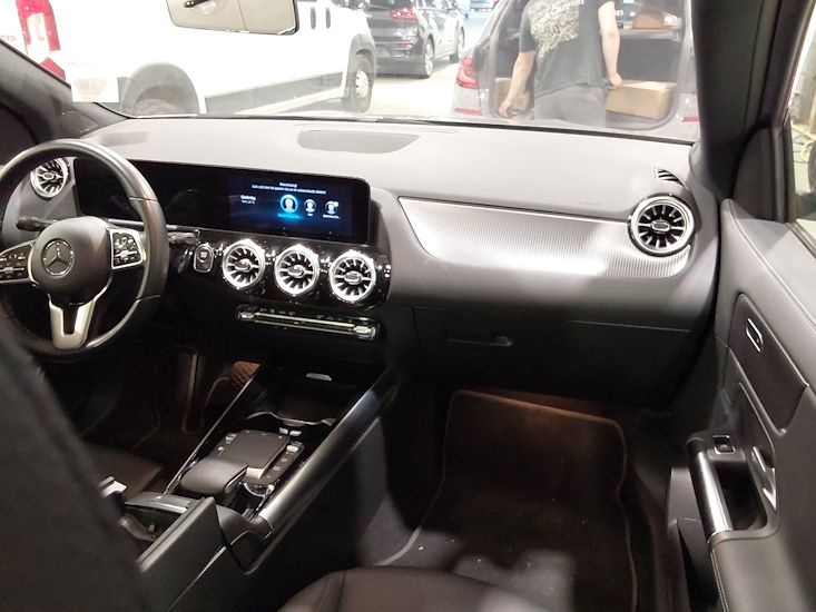 Mercedes-Benz Eqa — photo 6