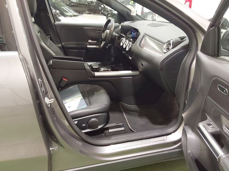 Mercedes-Benz Eqa — photo 7