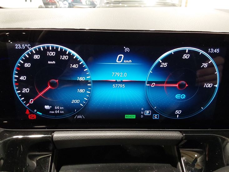 Mercedes-Benz Eqa — photo 9