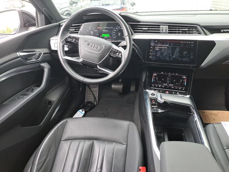 Audi E-Tron — photo 8