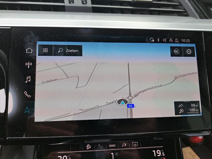 Audi E-Tron — photo 9