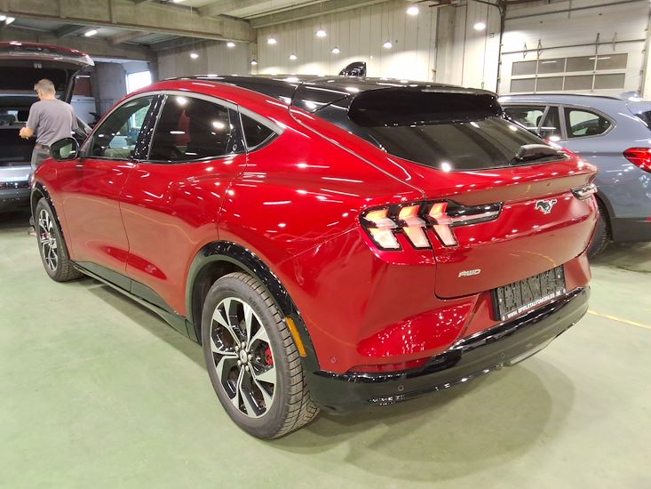 Ford Mustang — photo 2