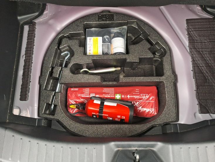 Mazda Mazda2 — photo 11