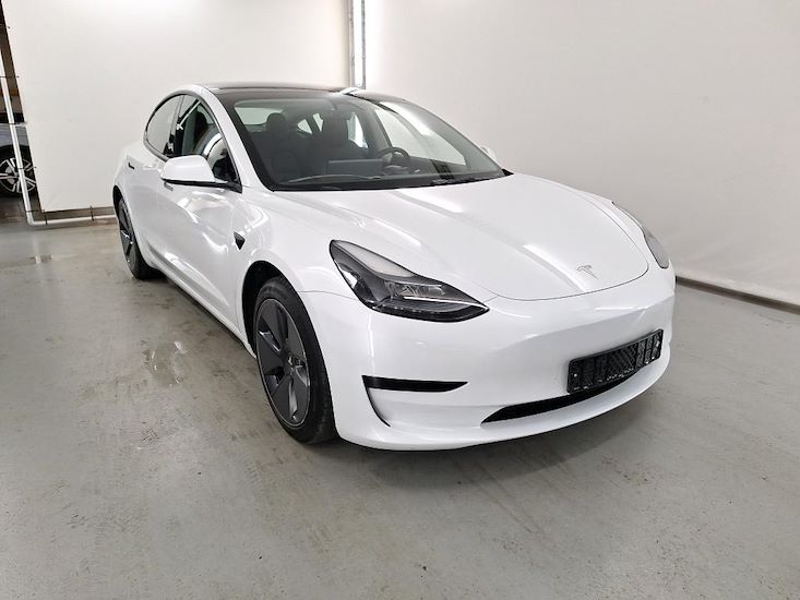 Tesla Model 3 — photo 2