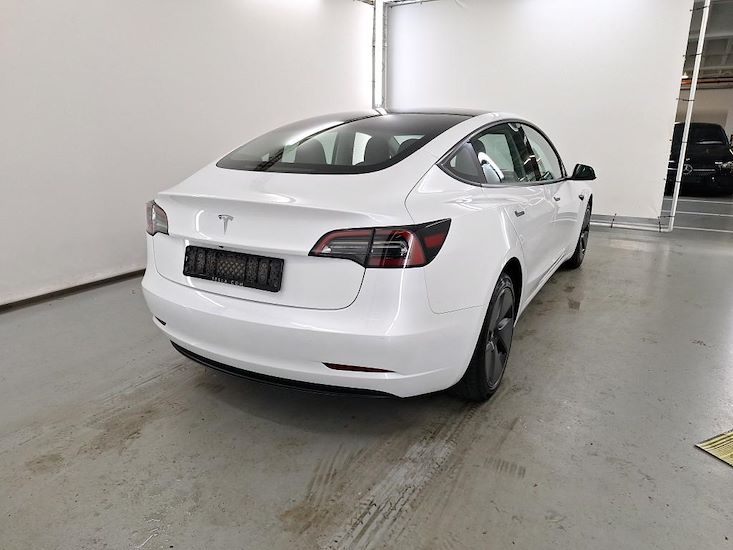Tesla Model 3 — photo 4